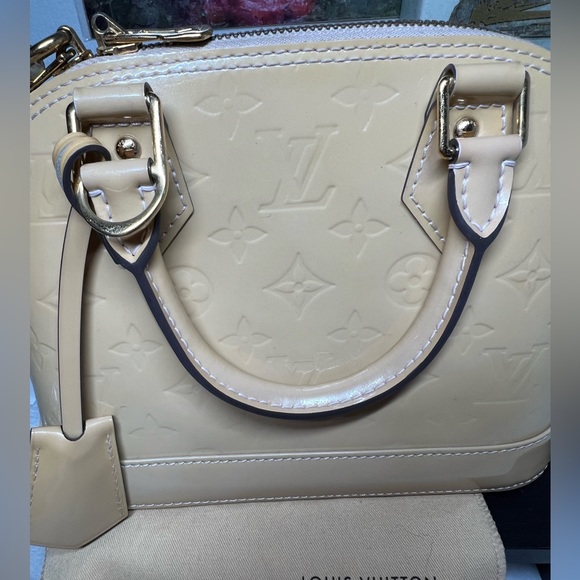 Louis Vuitton Alma Vernis Bb Beige Patent Leather Shoulder Bag - Picture 9 of 16